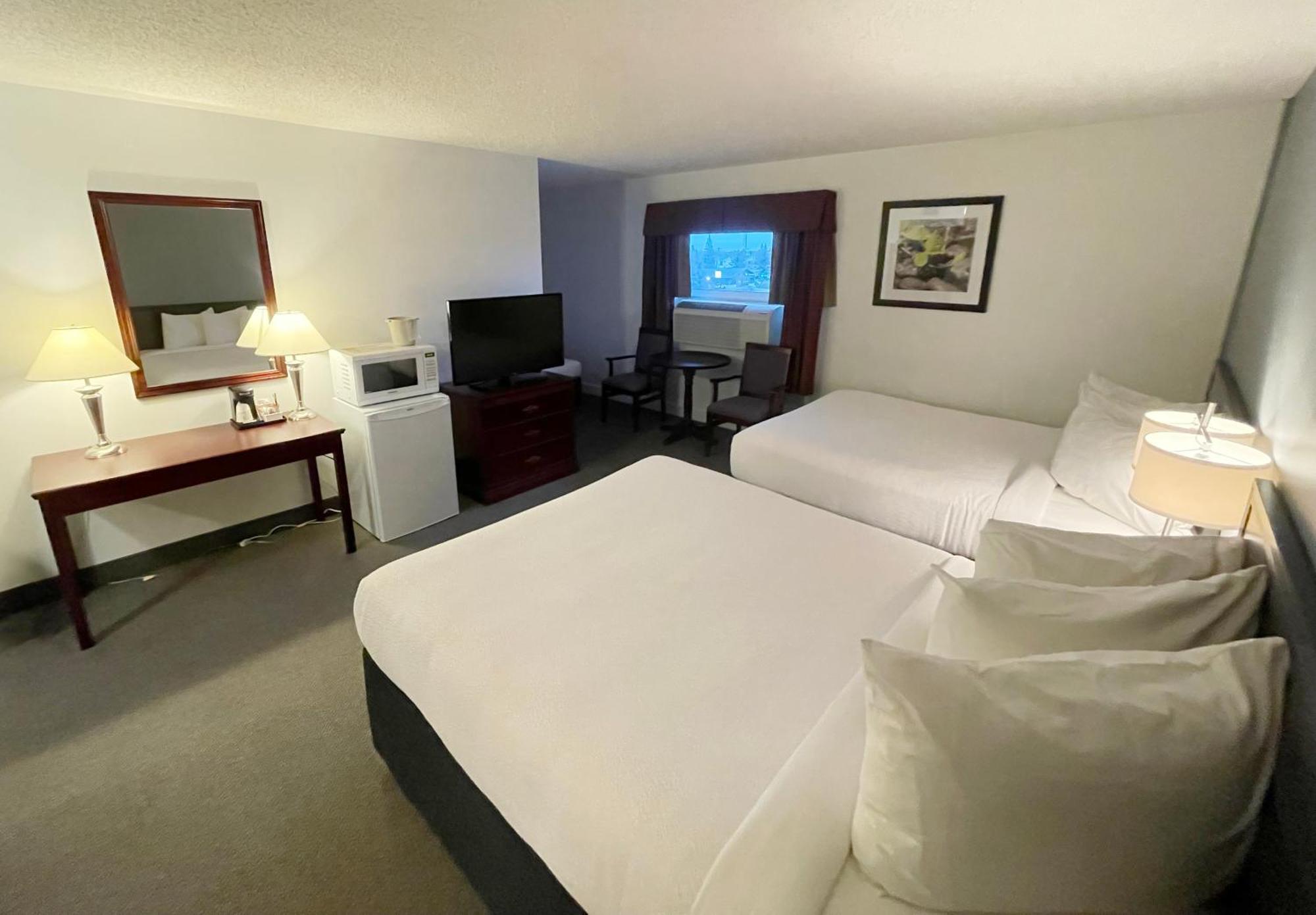 Days Inn & Conference Centre By Wyndham Camrose Norsemen ภายนอก รูปภาพ