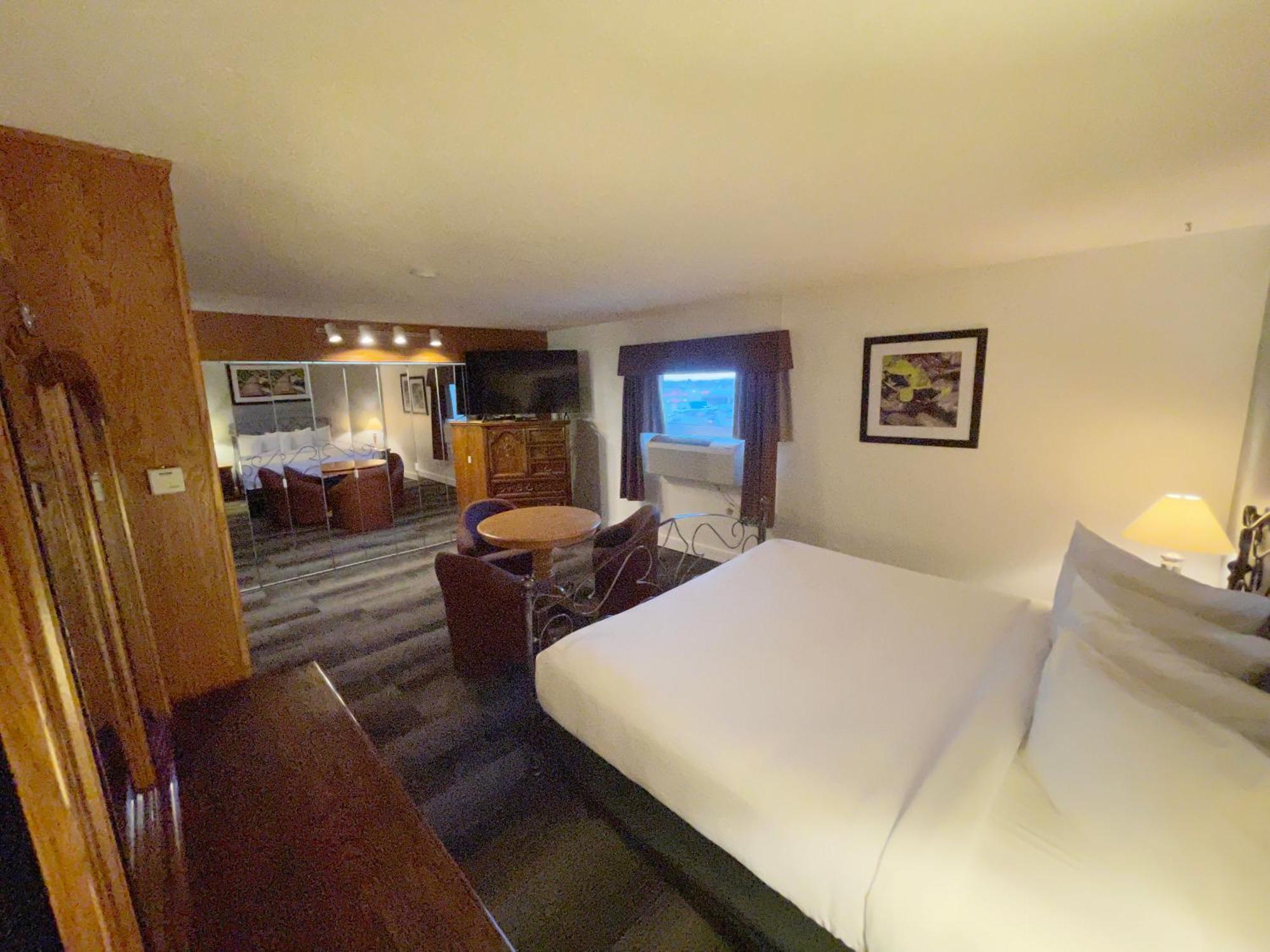 Days Inn & Conference Centre By Wyndham Camrose Norsemen ภายนอก รูปภาพ