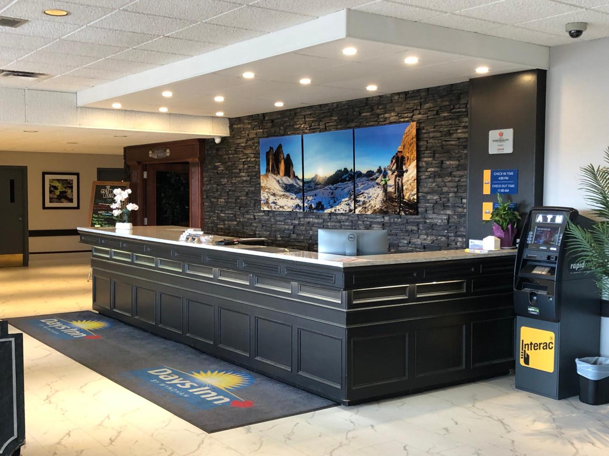 Days Inn & Conference Centre By Wyndham Camrose Norsemen ภายนอก รูปภาพ