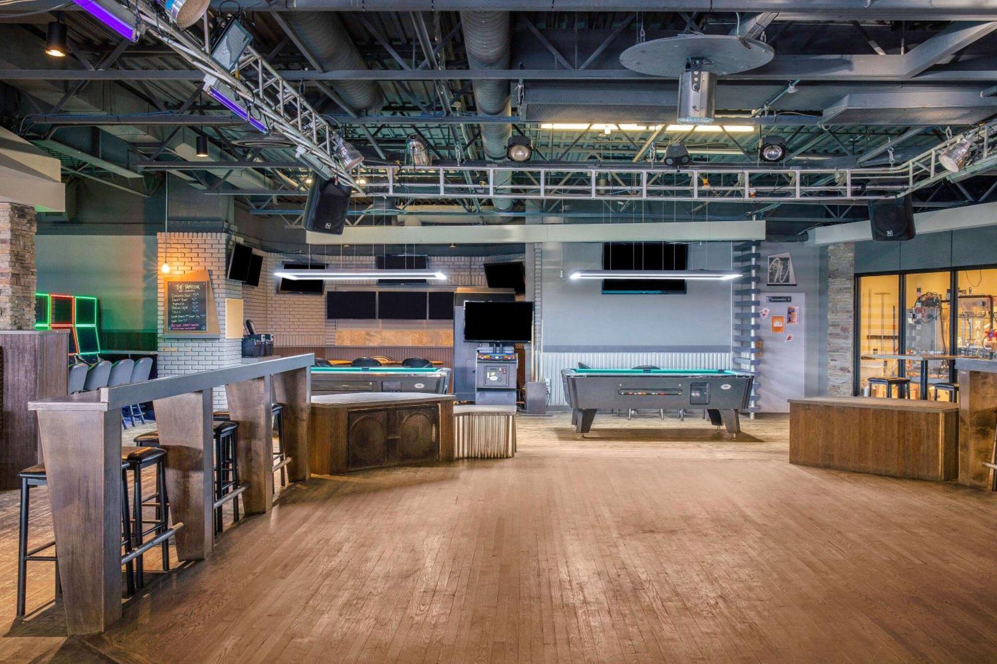 Days Inn & Conference Centre By Wyndham Camrose Norsemen ภายนอก รูปภาพ