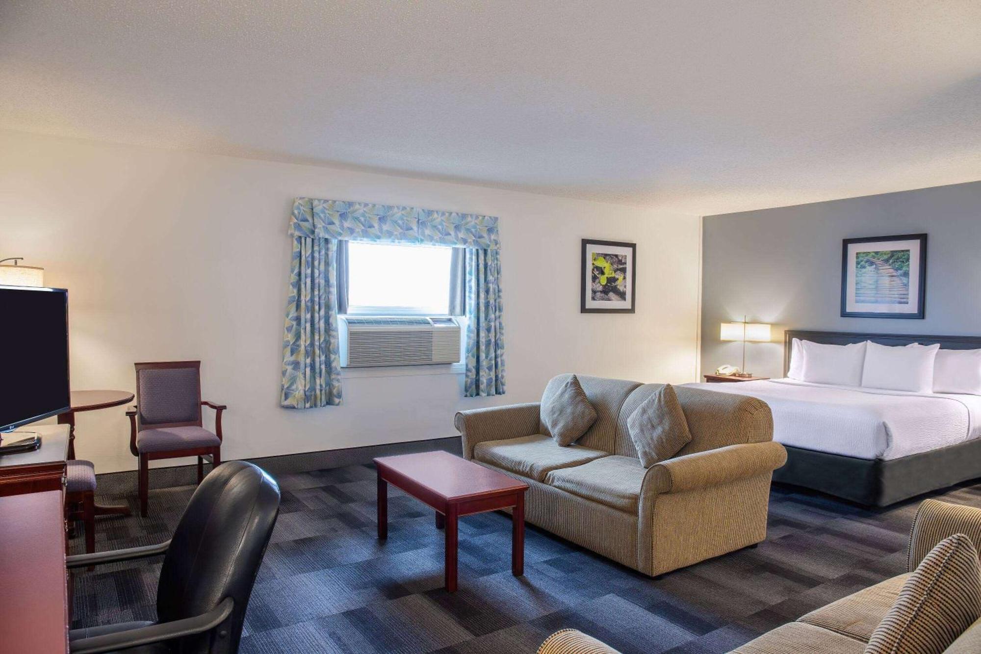 Days Inn & Conference Centre By Wyndham Camrose Norsemen ภายนอก รูปภาพ