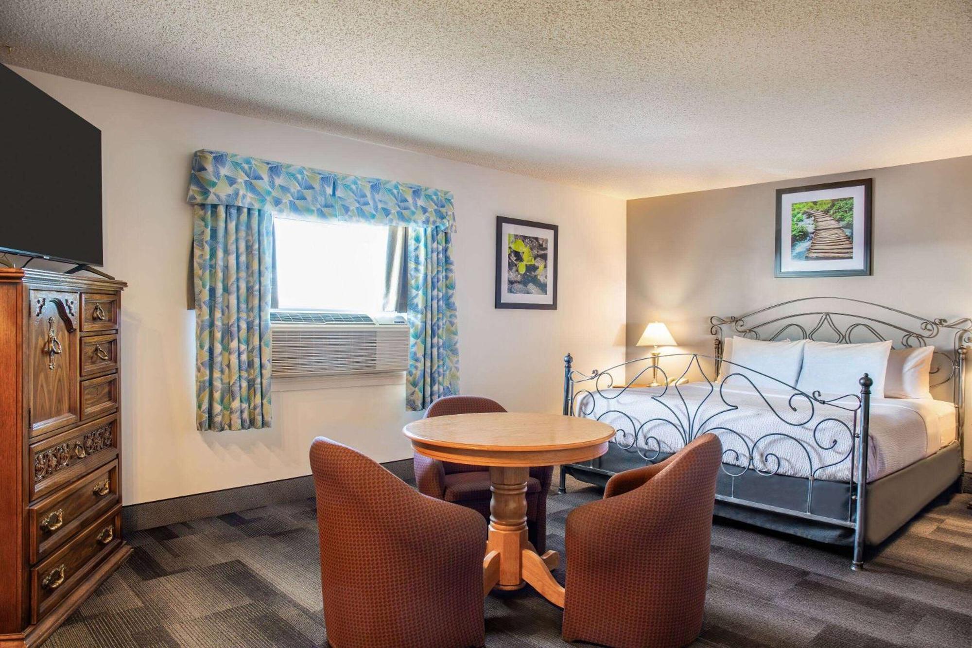 Days Inn & Conference Centre By Wyndham Camrose Norsemen ภายนอก รูปภาพ