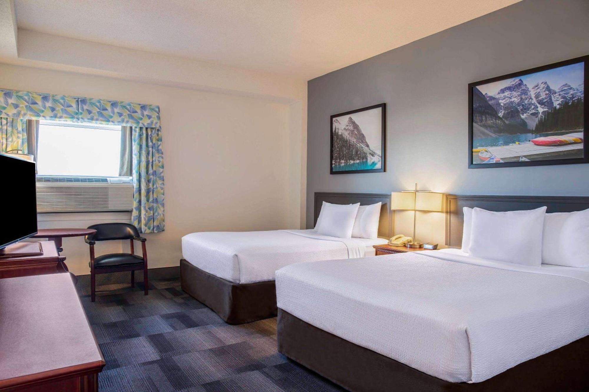 Days Inn & Conference Centre By Wyndham Camrose Norsemen ภายนอก รูปภาพ