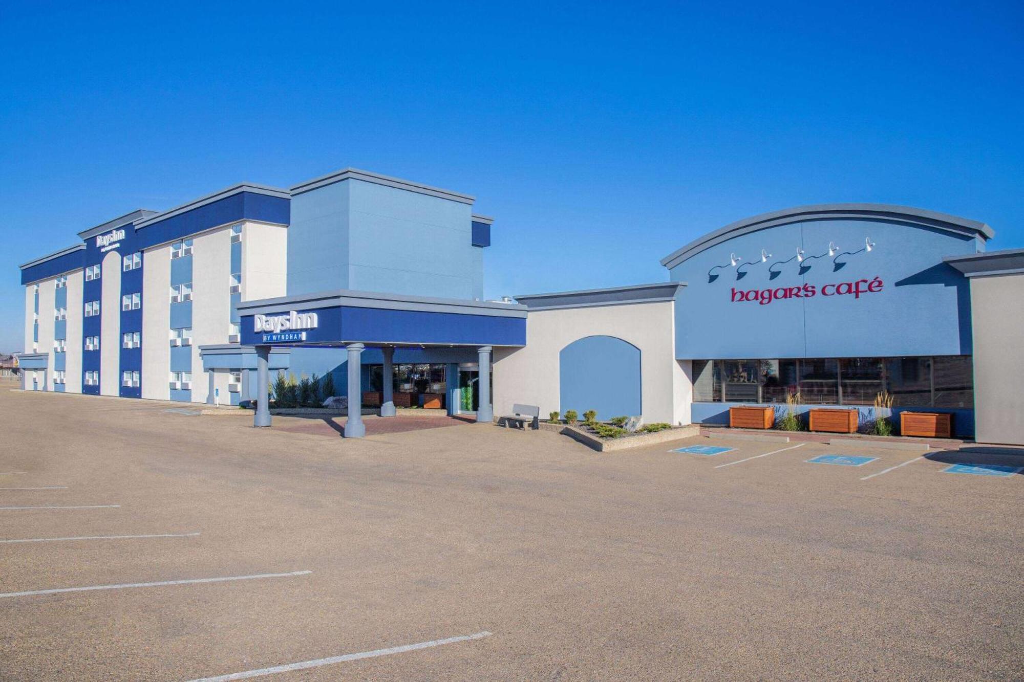 Days Inn & Conference Centre By Wyndham Camrose Norsemen ภายนอก รูปภาพ